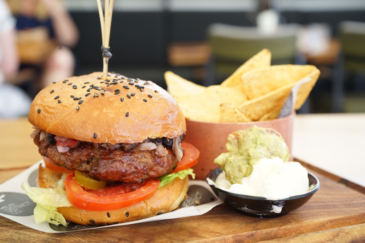 If You're Hungry Then Try MDC's À La Carte Menu For Burgers & Ribs